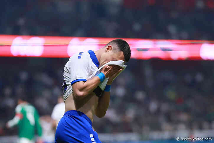 Defender scores bizarre own goal in Mexico friendly before Cup 📹