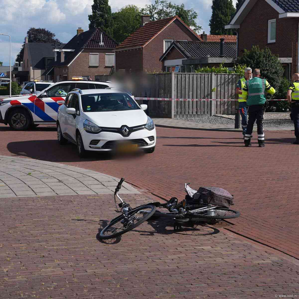 Kind op fiets zwaargewond bij aanrijding in Staphorst