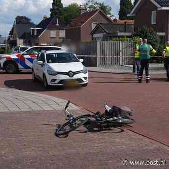 Kind op fiets zwaargewond bij aanrijding in Staphorst