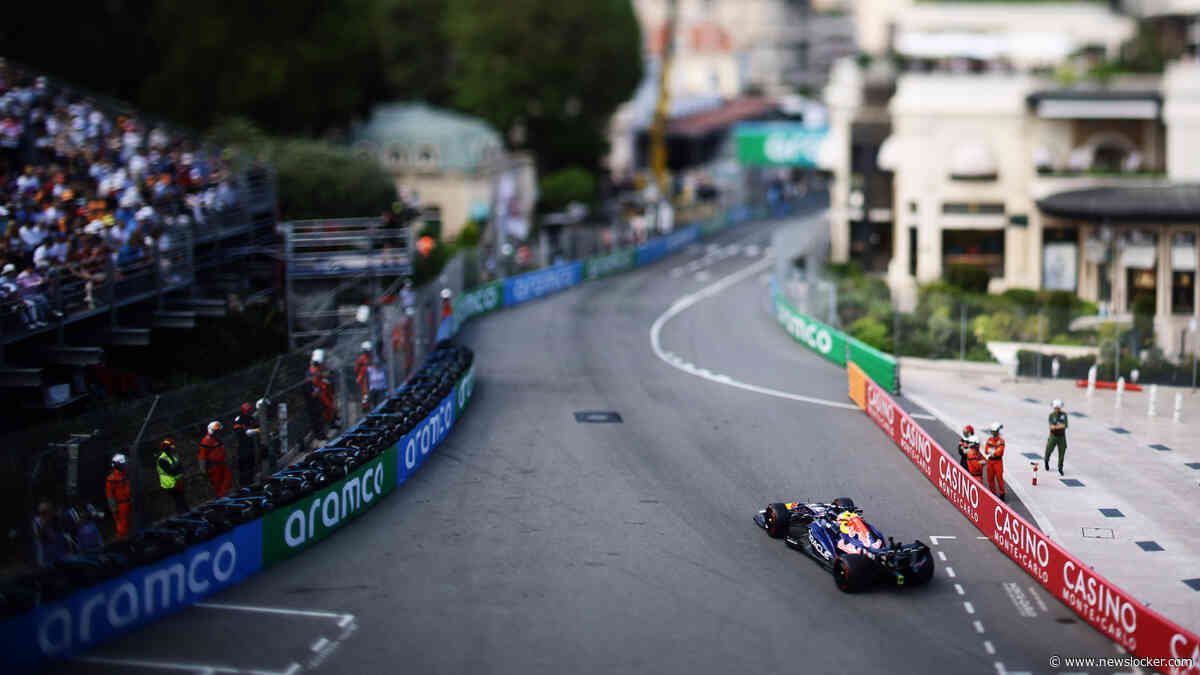 Max Verstappen doet goed mee in Monaco, Lewis Hamilton rijdt snelste tijd in tweede vrije training