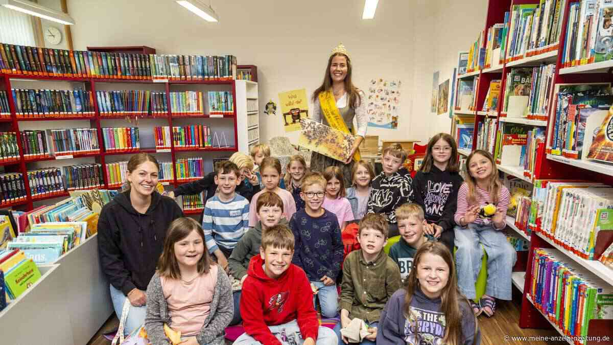 Bayerische Honigkönigin Elena I. begeistert junge Bienenfreunde