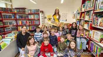 Bayerische Honigkönigin Elena I. begeistert junge Bienenfreunde