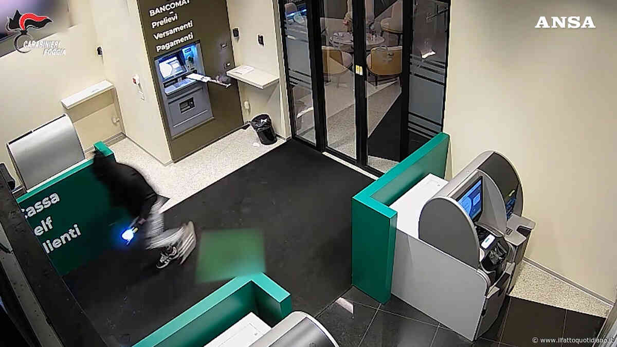 L’ingresso col passamontagna, poi la miccia esplosiva: sette arresti a Foggia per gli assalti agli sportelli bancomat – Video