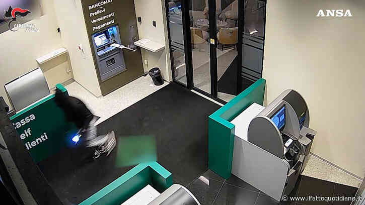 L’ingresso col passamontagna, poi la miccia esplosiva: sette arresti a Foggia per gli assalti agli sportelli bancomat – Video