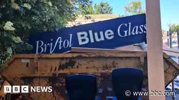 'Floods of tears' on glassware shop's final day