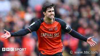 Walsh signs new deal to stay at Luton