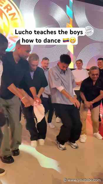 Lucho shows his teammates how to dance 🕺🇨🇴😁