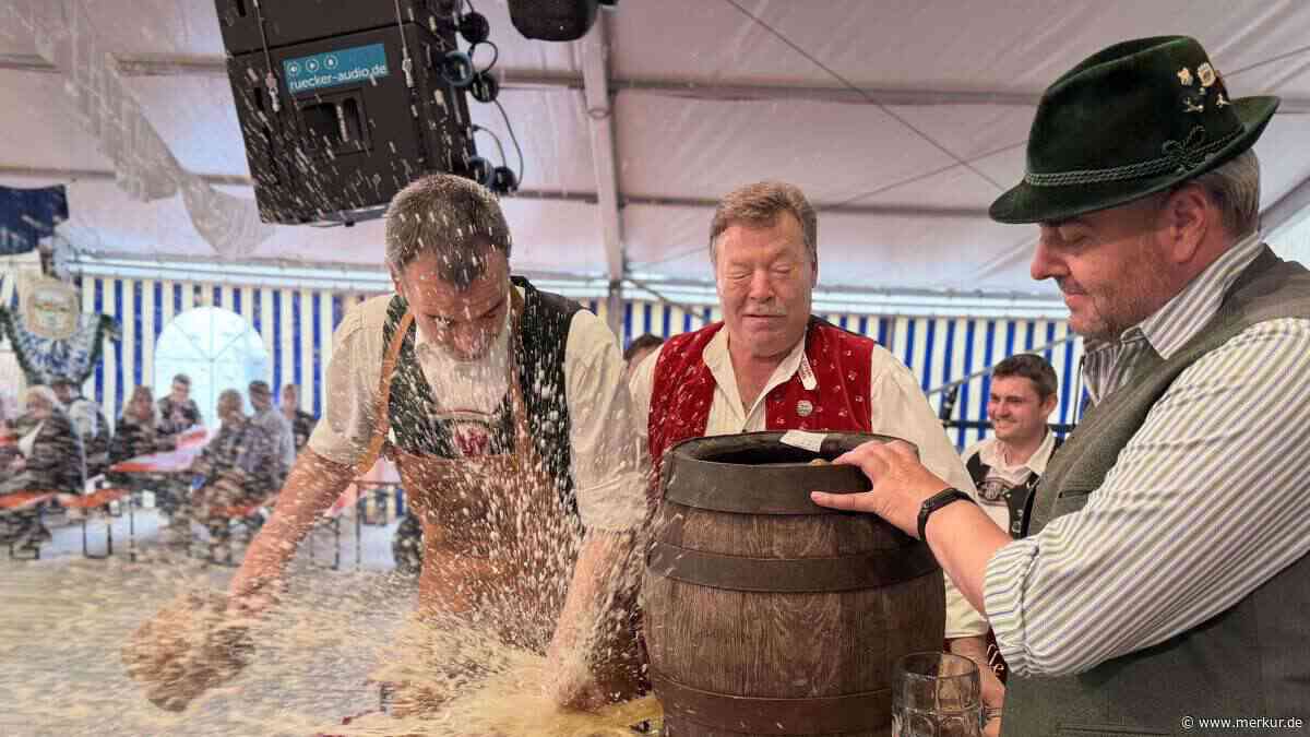 Volksfest Hausham: Neuer Bürgermeister zapft mit drei Schlägen an