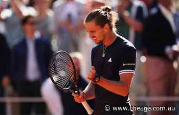 Zverev earns second shot at Roland-Garros title as Italian scores free pass to final