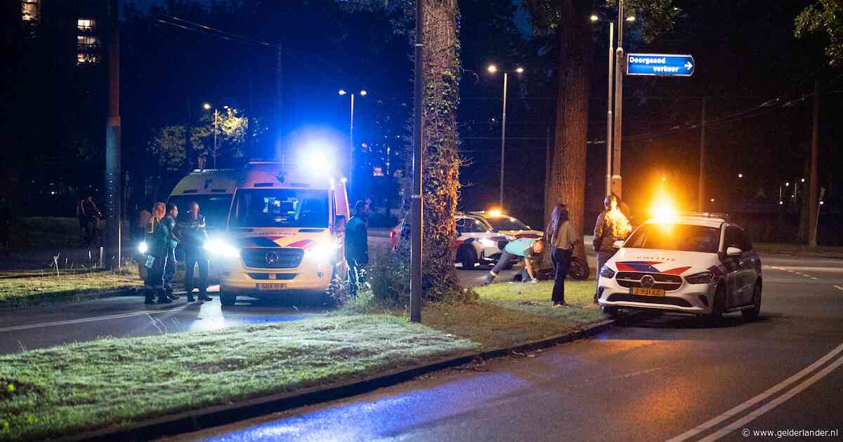 Ernstig ongeluk tussen fatbike en lijnbus in Arnhem, traumahelikopter geland