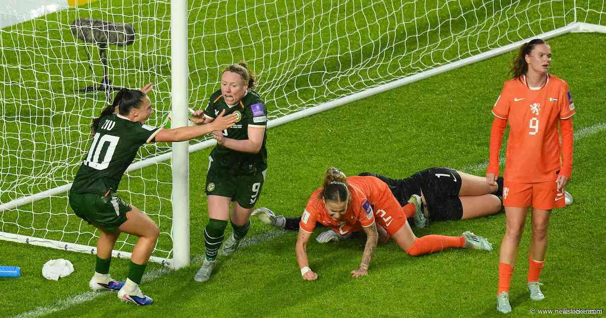 Oranje Leeuwinnen gaan voor schut in Ierland en laten enorme kans op rechtstreekse plaatsing liggen