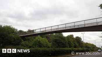 'Bouncing' bridge 'should have been closed earlier'