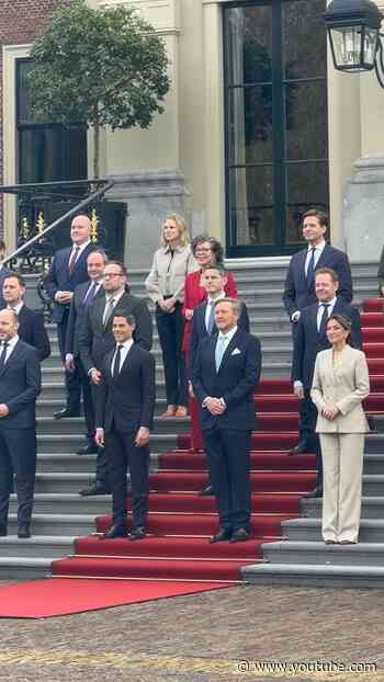 De nieuwe regering staat op het bordes