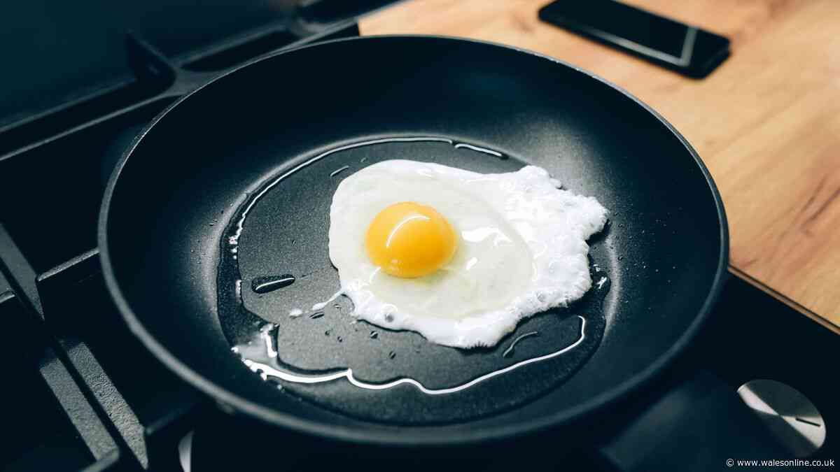 Fried eggs will be thick and flavourful if you do 1 easy step before cooking
