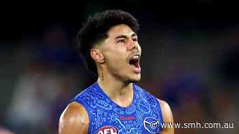 AFL LIVE: North Melbourne Kangaroos, Fremantle Dockers battle in Bunbury