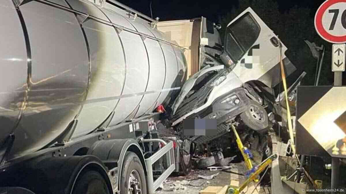 Horror-Crash auf Alpen-Landstraße: Lieferwagen rast in Lkw – Mann (†44) tot