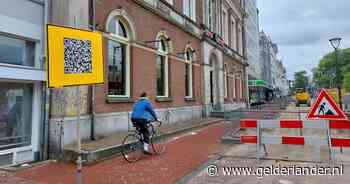 Bij het Gele Rijders Plein in Arnhem staat een verkeersbord met enkel een QR-code