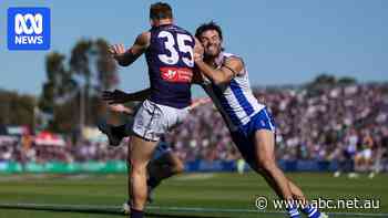 Live: Kangaroos in huge hole as Dockers flex muscles in second quarter