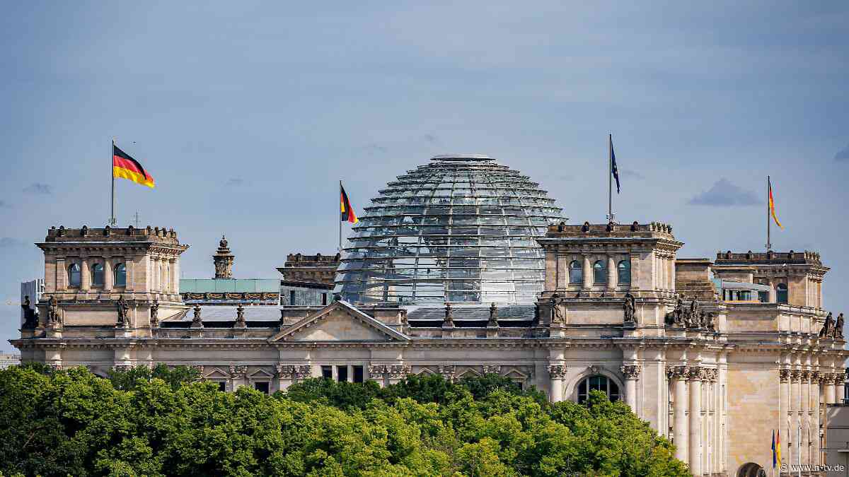 Versorgung von Parlamentariern: Bezüge für vier Jahre Bundestag entsprechen 28 Jahren Rentenbeiträgen