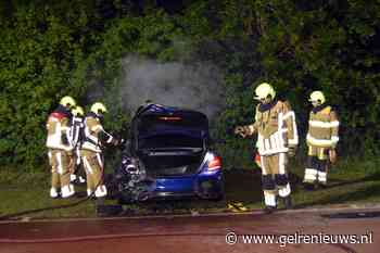 Auto in brand gestoken bij sportvelden