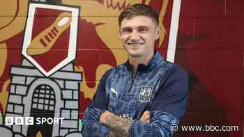 Northampton sign Saunders on two-year deal