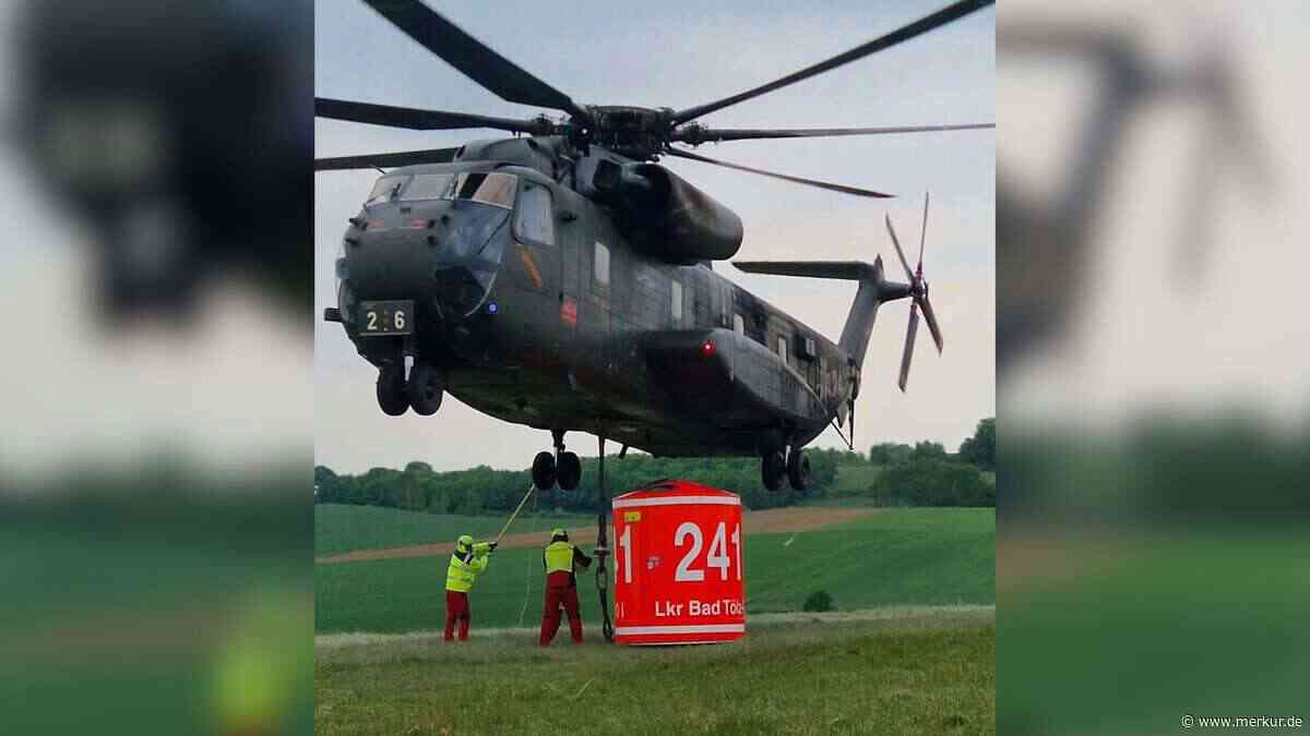 Waldbrand am Saurüsselkopf: Flughelfer reparieren Löschbehälter mitten auf dem Feld