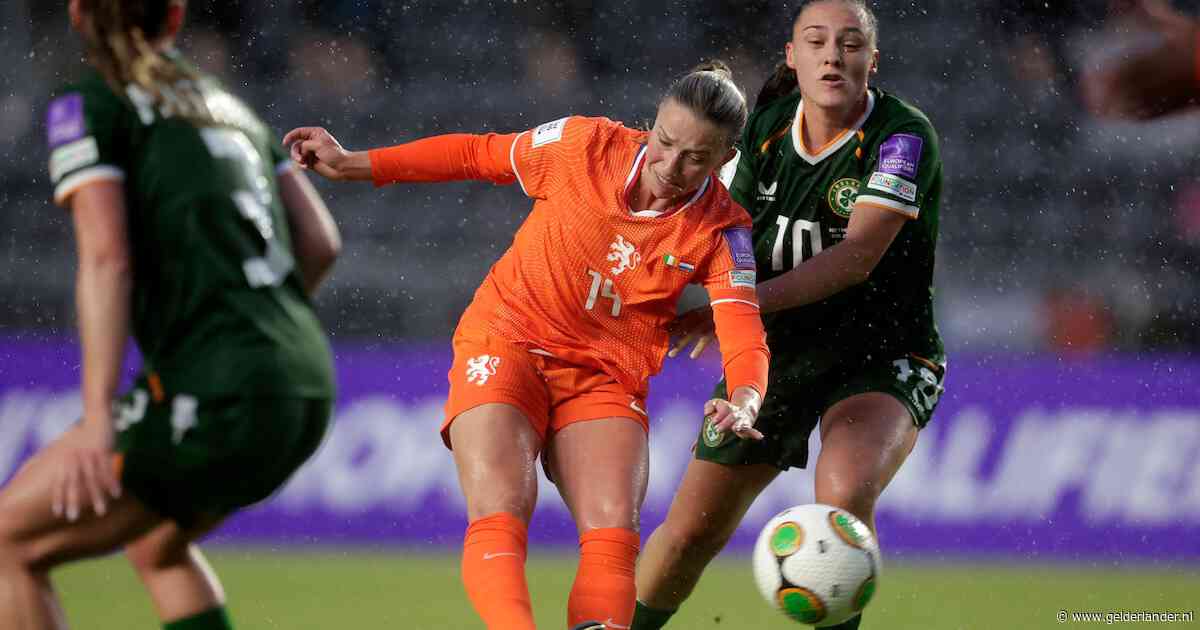Woede en onbegrip bij Oranje Leeuwinnen: ‘Volgens mij is dit niet de juiste interpretatie van de regel’