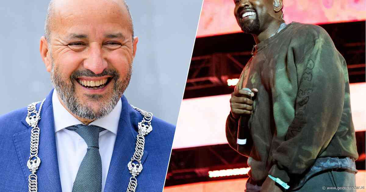 Burgemeester Marcouch wil rapper Ye meenemen naar Holocaustmuseum