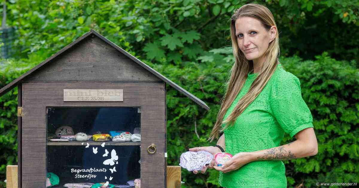 Eline luistert naar de Backstreet Boys op begraafplaats, en legt ondertussen steentjes van Disney-figuren op de graven
