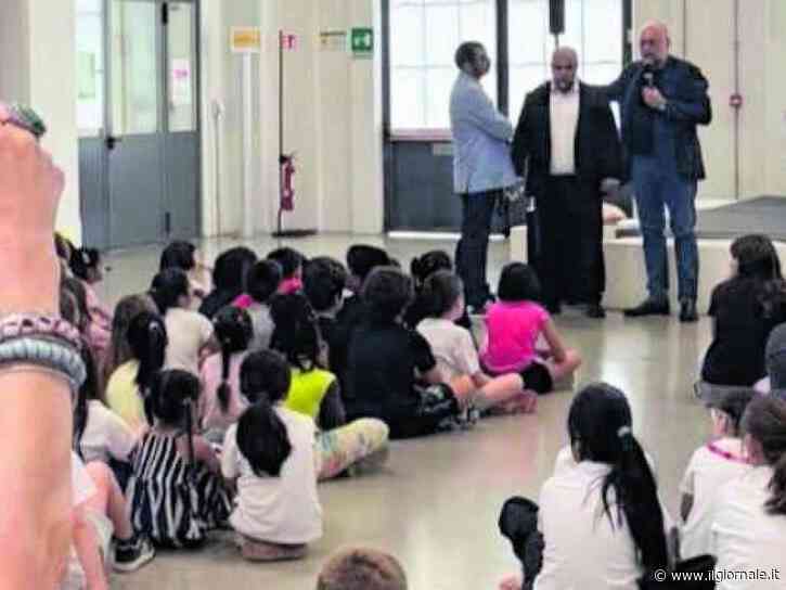 Filo Hamas in aula coi bimbi. E cantano "Free Palestine"