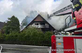 FW-AUR: Einfamilienhaus in Flammen