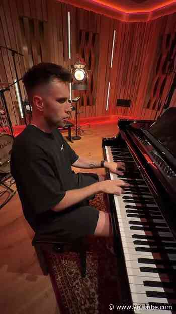 Run To You acoustic version live from the studio ✨ #electronicmusic #progressivehouse #shorts
