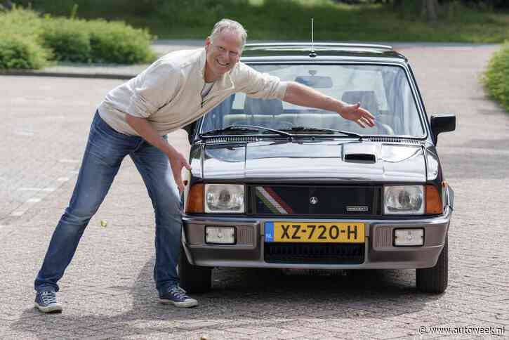 Als Erik met zijn 'betere Mini uit Italië' staat te tanken vragen mensen of het een Panda is