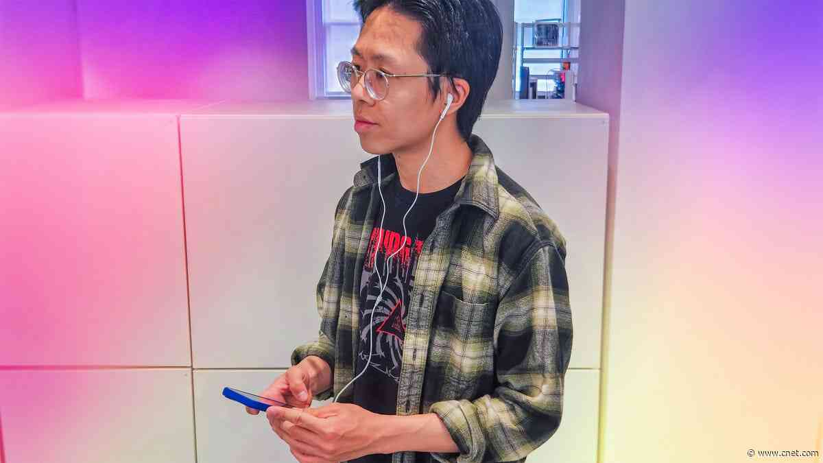 Everyone is Wearing Wired Earbuds Again. Here's Why I Never Stopped