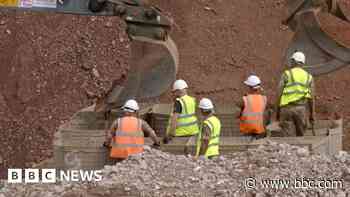 Bomb disposal play delayed by real unexploded bomb