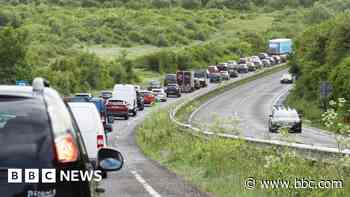 A27 closed in both directions at Hove after crash