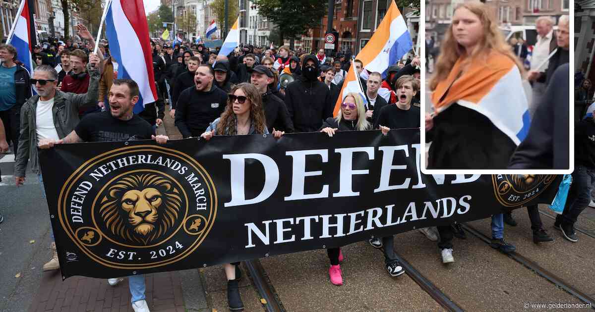Ze zoent neonazi en liep rond met een prinsenvlag: wie is FvD’er Kayleigh uit Delft?