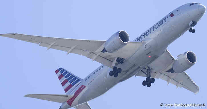 Passeggeri di un volo partito da New York e diretto a Palma di Maiorca vedono il nome “BOMB” tra i dispositivi Bluetooth disponibili: scatta l’allarme e l’aereo torna indietro
