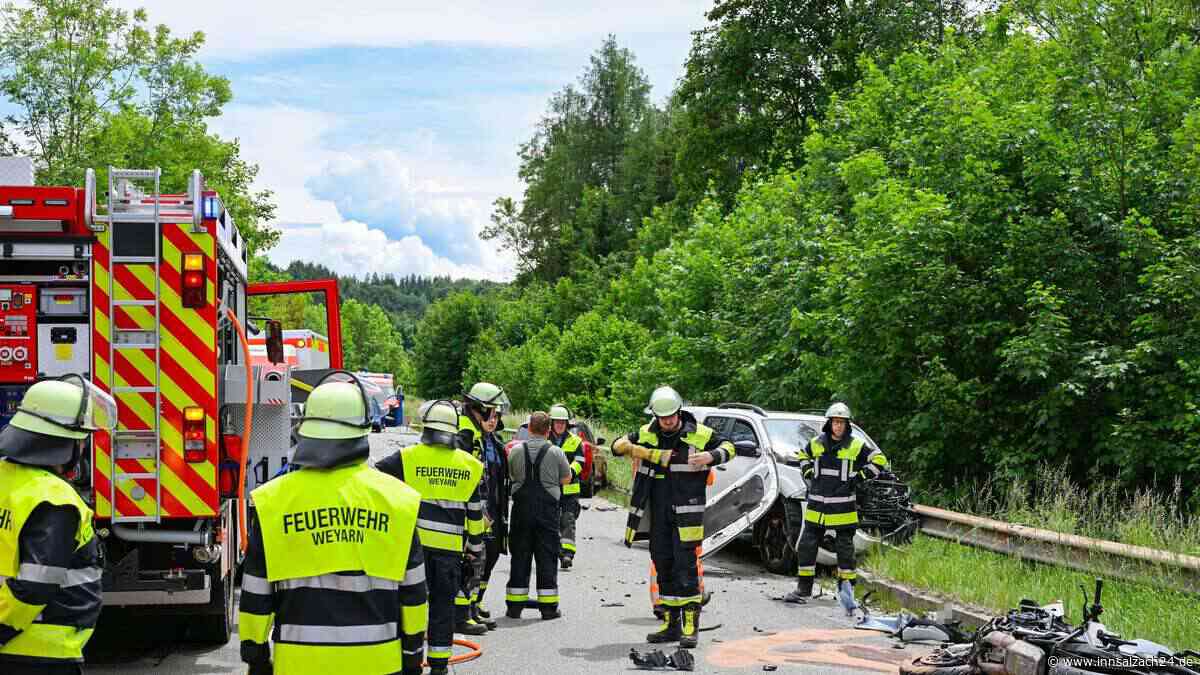 Unfall in Oberbayern: Vier Fahrzeuge beteiligt – Motorradfahrer tödlich verunglückt