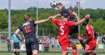 Strafschoppenserie twee keer stilgelegd, Dierensche Boys grijpt naast promotie • Anticlimax voor AVW’66 en SCW’23