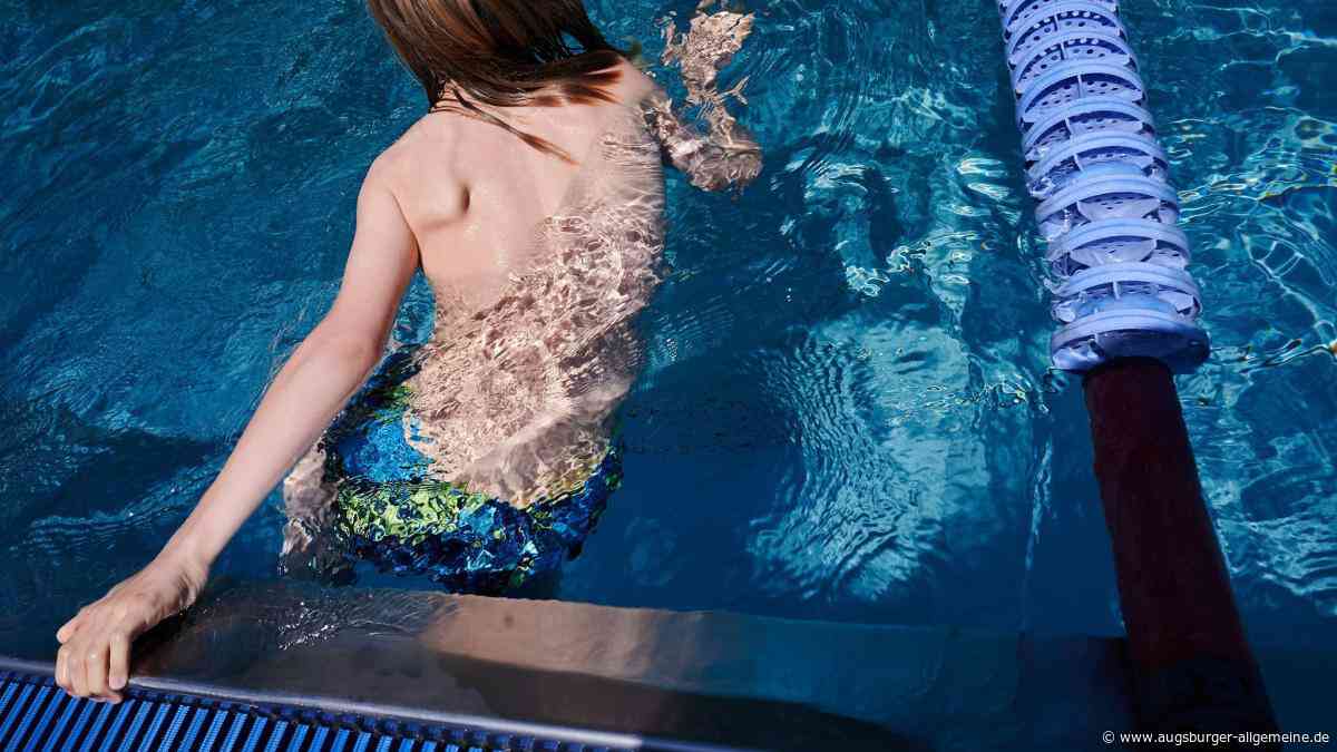 Lieber am Handy als bei ihren Kindern? Erlebnisbad „Aquamarin“ nimmt Eltern in die Pflicht