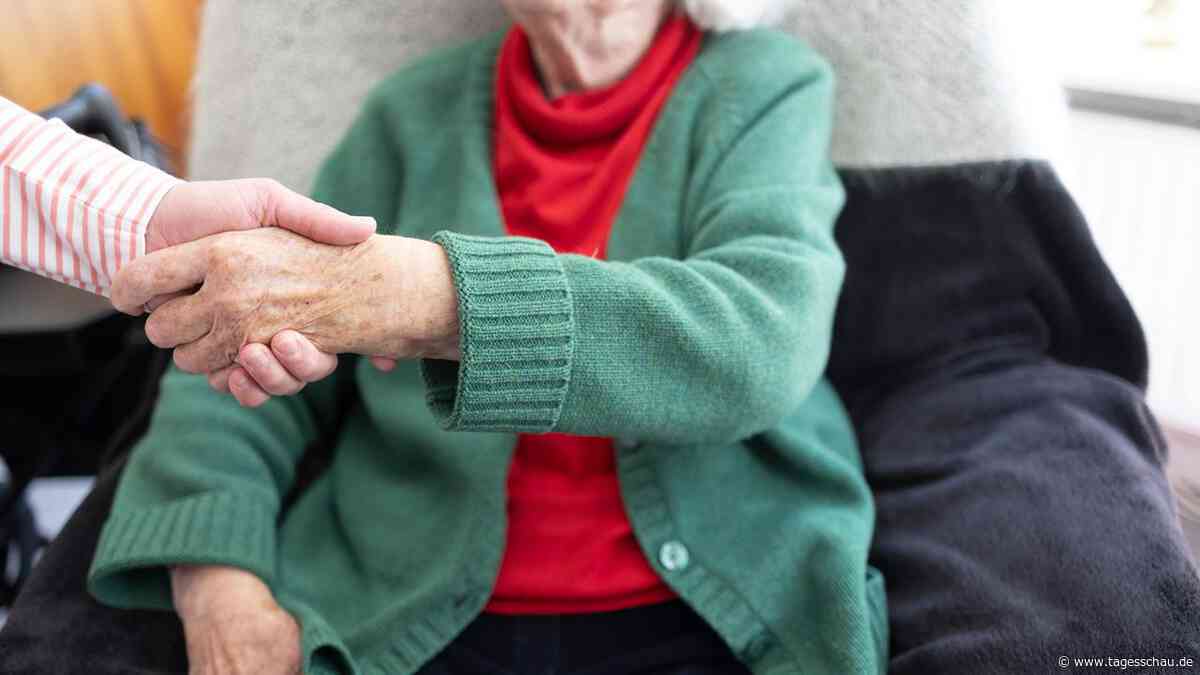 Pläne von Gesundheitsministerin Warken: Weniger Rente für pflegende Angehörige?
