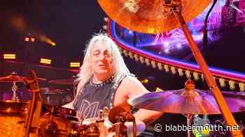 SCORPIONS/Ex-MOTÖRHEAD Drummer MIKKEY DEE: 'I Never F*** Up' When I Perform Live
