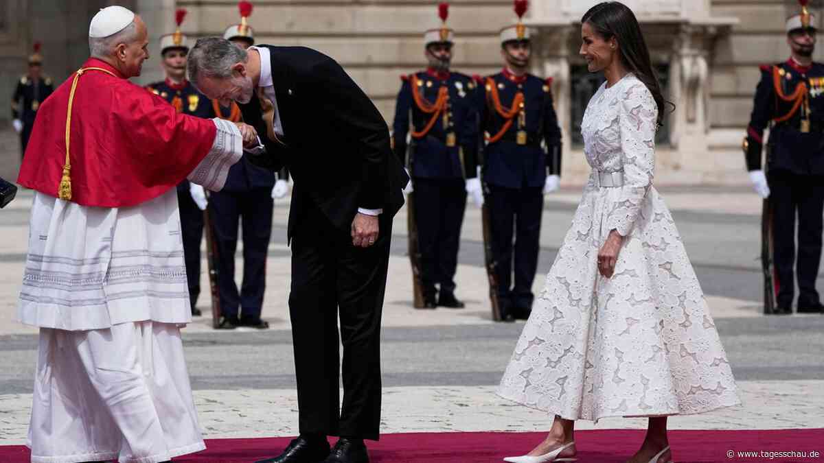 Papst Leo XIV. zu Spanien-Reise in Madrid eingetroffen