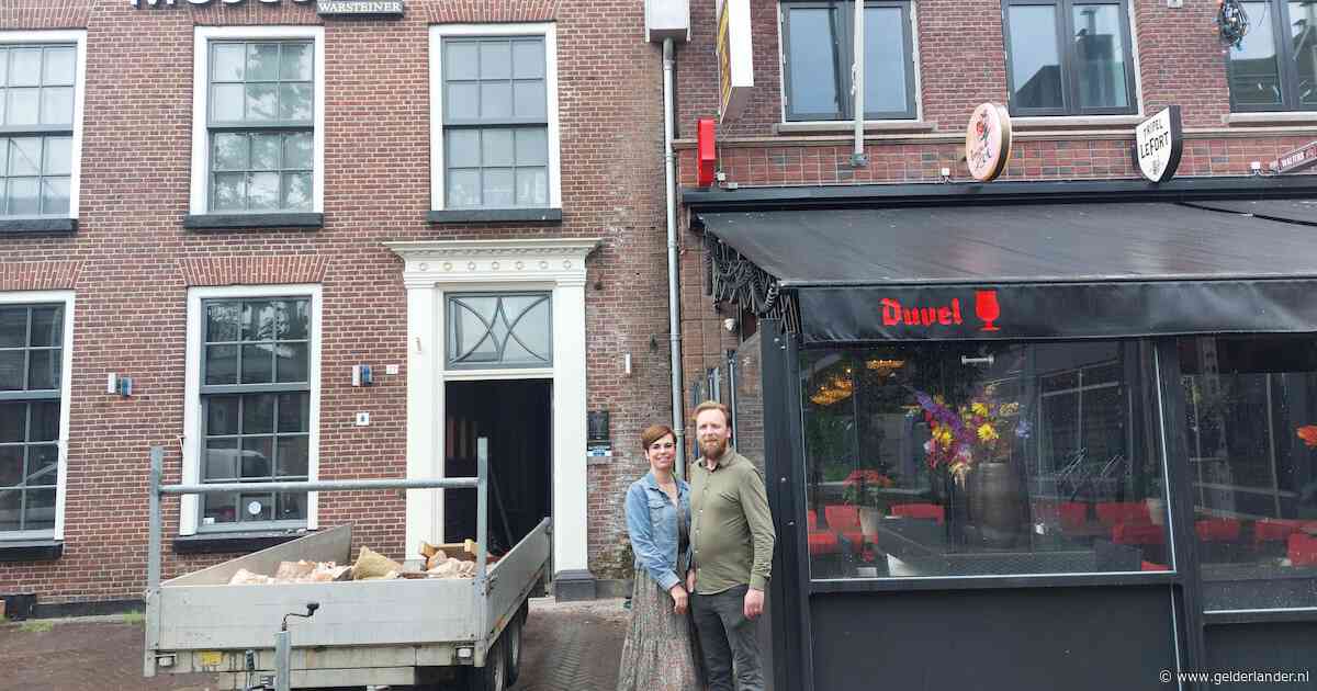 Hèlen en Aron maken van rijksmonument waar het eigenlijk voor is bedoeld: een klassiek café mét podium