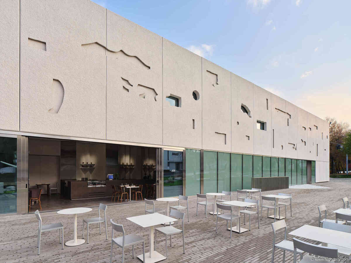 JER café at Tselinny Center of Contemporary Culture  / NAAW