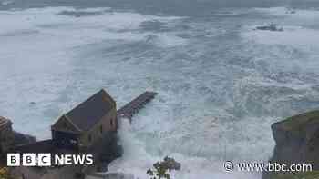 Strong winds warning for south coast