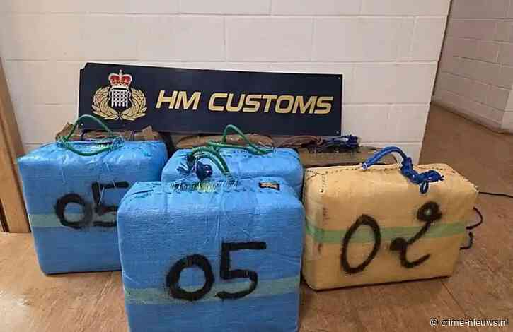 Douane onderschept hasjboot bij Gibraltar: honderden kilo’s uit zee gehaald