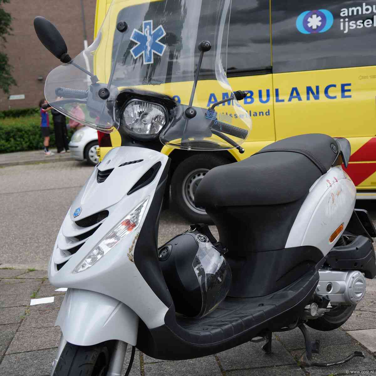 Scooterrijder in Zwolle aangereden door bestelbus
