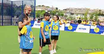 Pep Guardiola opent Cruyff Court: Als Johan niet op mijn pad was gekomen, was ik niet geworden wie ik ben'